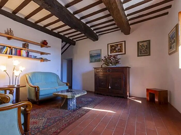 Appartamento con 6 locali in vendita in Vicolo Varese a E B, Pitigliano