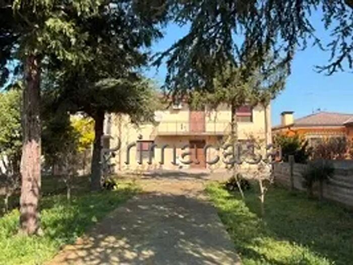 Casa con 12 locali in vendita in Via San Marcello, Veronella