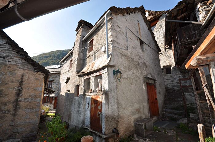 Casa trilocale in vendita in Località Valleggia Snc, Montescheno