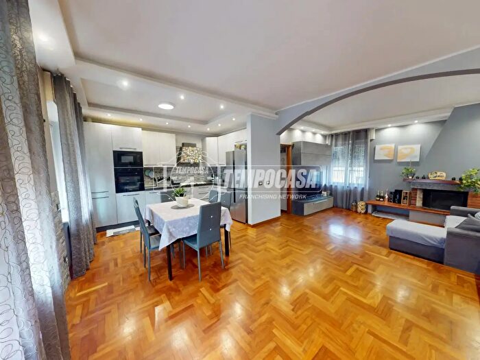 Appartamento quadrilocale in vendita in Via Pietro Maffi, Milano