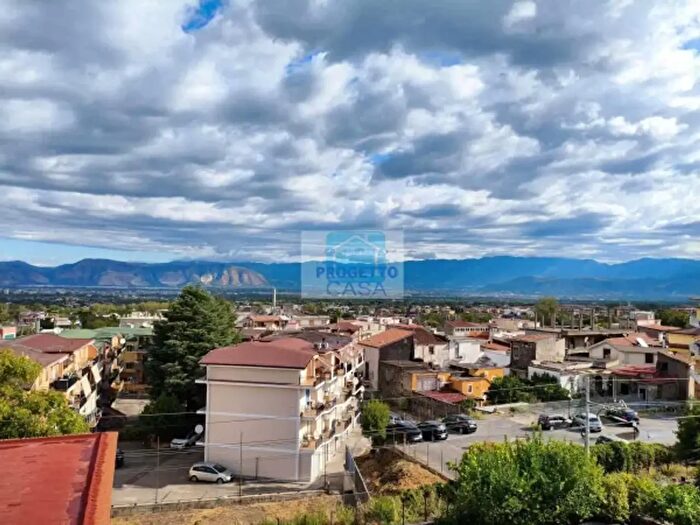 Appartamento con 6 locali in vendita in Somma Vesuviana