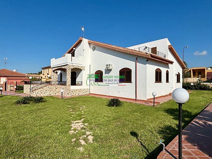 Casa con 8 locali in vendita in Via, Ragusa