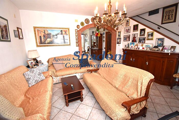 Casa con 6 locali in vendita in Monsummano Terme