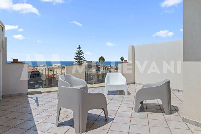 Casa con 5 locali in vendita in Via Curtatone, Scicli