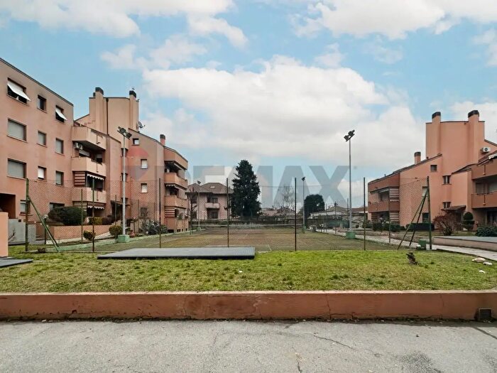 Appartamento trilocale in vendita in Via Monsignor Castelli, Desio