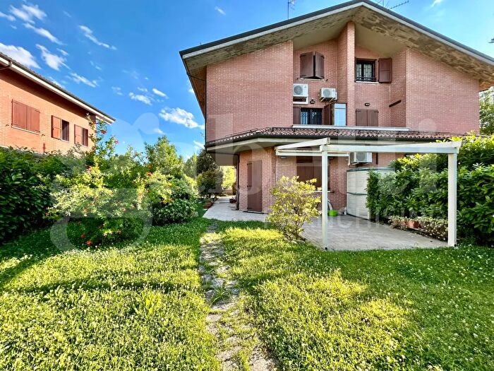 Casa con 6 locali in vendita in Via Antonio Poma, San Lazzaro Di Savena