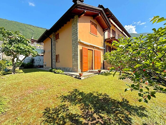 Casa trilocale in vendita in Via San Bernardino Ranzanico, Ranzanico