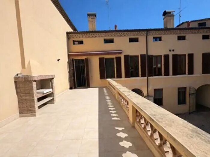 Appartamento trilocale in affitto in Ferrara