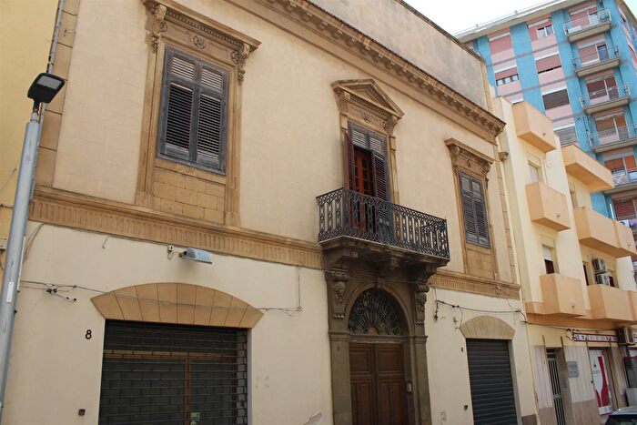 Appartamento con 14 locali in vendita in Mazara Del Vallo