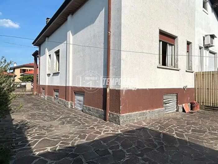 Casa trilocale in vendita in Via Pierre E Marie Curie, Lentate Sul Seveso