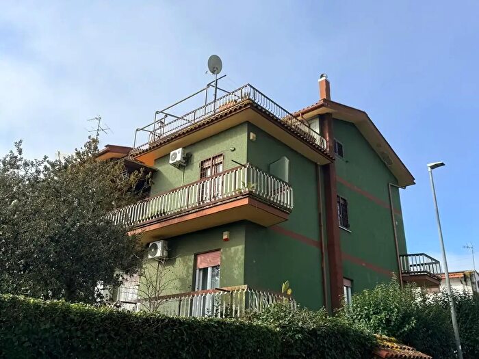 Appartamento trilocale in vendita in Via Cantalice, Roma