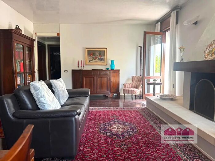 Appartamento con 5 locali in vendita in Viale Arturo Ferrarin, Vicenza