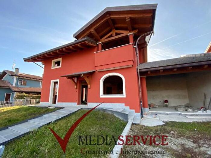 Casa con 5 locali in vendita in Robilante