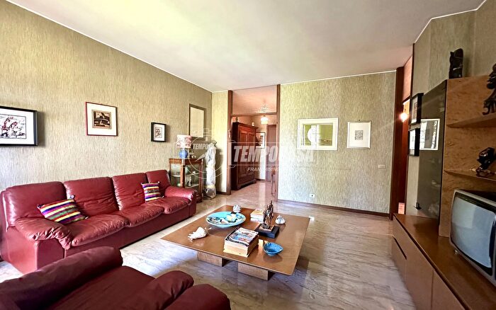 Appartamento trilocale in vendita in Via San Francesco dAssisi G, Merate