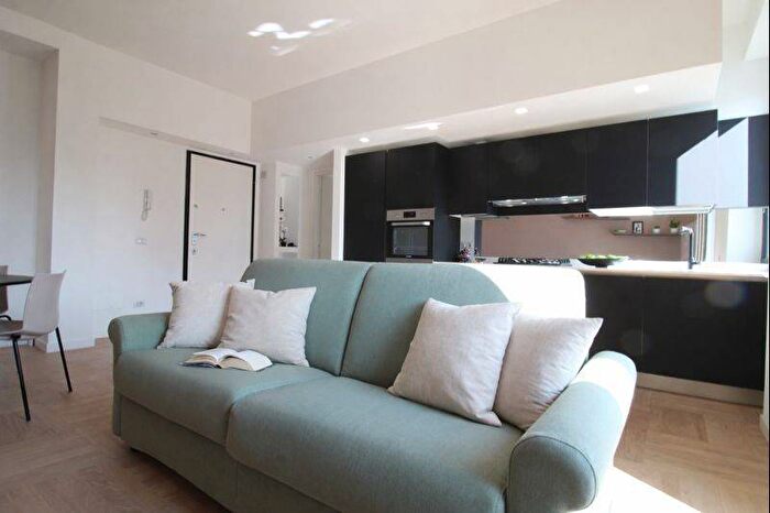 Appartamento bilocale in affitto in Via Giovanni Schiaparelli, Centrale, Milano