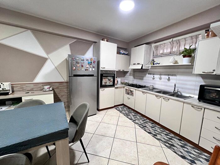 Appartamento trilocale in vendita in Via Cavour, Casoria