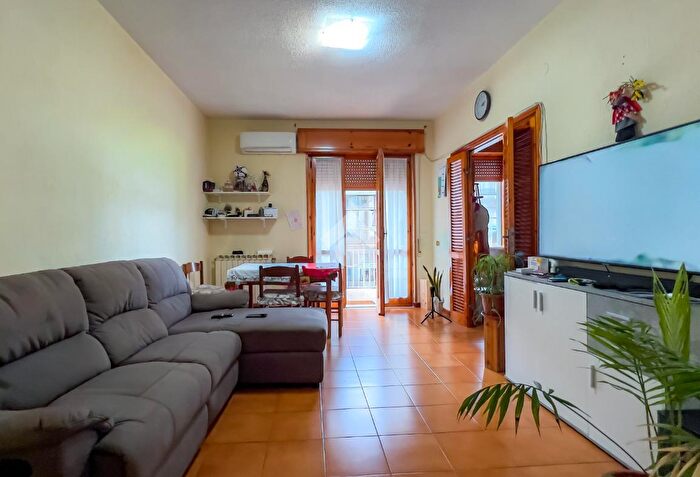 Appartamento trilocale in vendita in Via Franco Angiolini, Formia