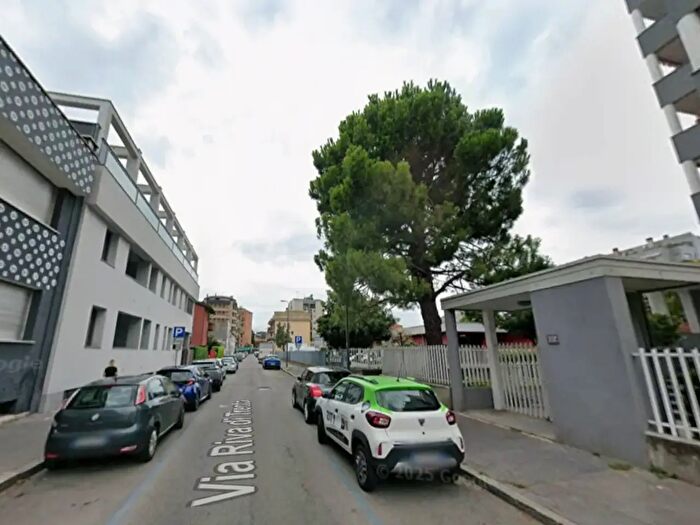 Appartamento quadrilocale in affitto in Via Riva di Trento, Milano