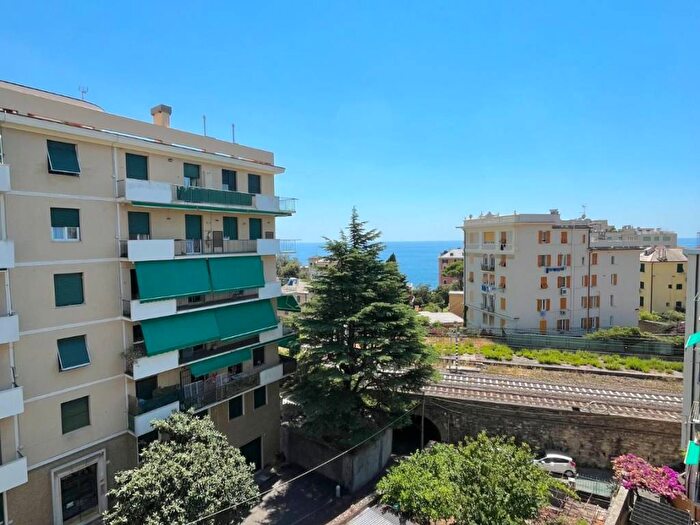 Appartamento trilocale in affitto in Via Roncallo, Quinto, Genova