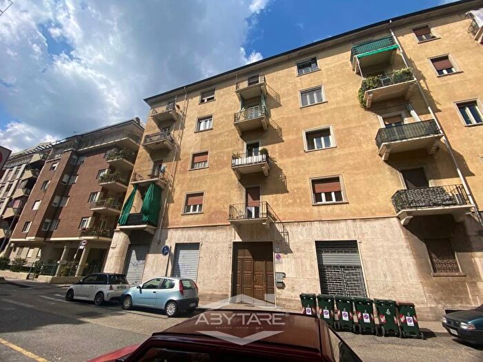Appartamento trilocale in affitto in Via Varaita, Nizza Millefonti, Torino