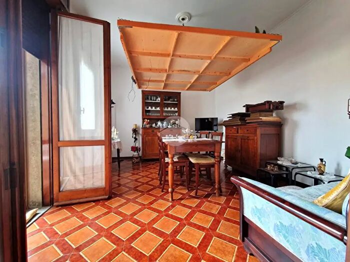 Appartamento con 5 locali in vendita in Via Nino Tamassia, Mantova