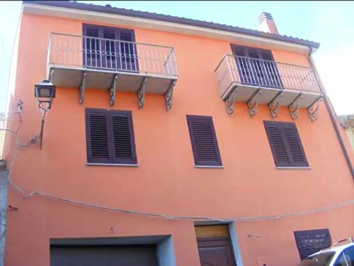 Casa con 6 locali in vendita in Via Siotto Pintor, Ozieri