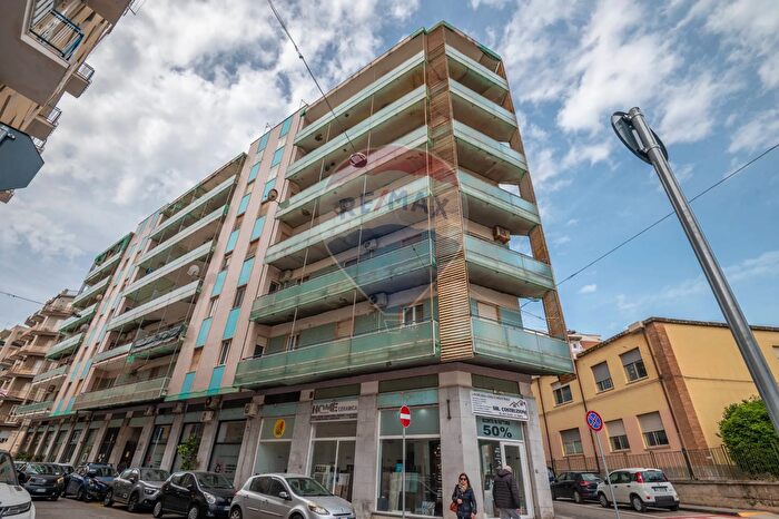 Appartamento con 7 locali in vendita in Via Monsignor Carabelli, Siracusa