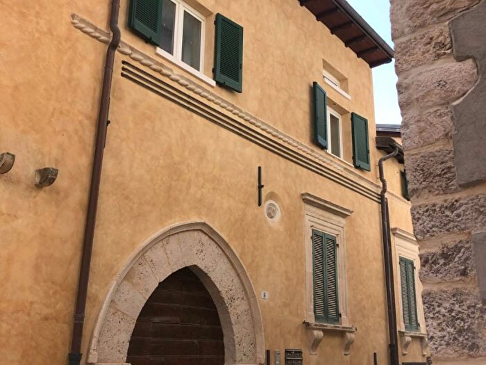 Appartamento trilocale in affitto in Via Arischia, Duomo Fontana Luminosa, L'Aquila