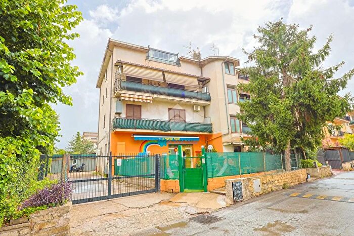 Appartamento quadrilocale in vendita in Via Trento, Albano Laziale