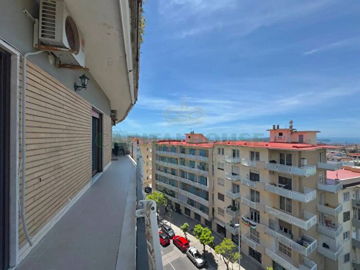 Appartamento quadrilocale in vendita in Via Domenico Fontana, Napoli