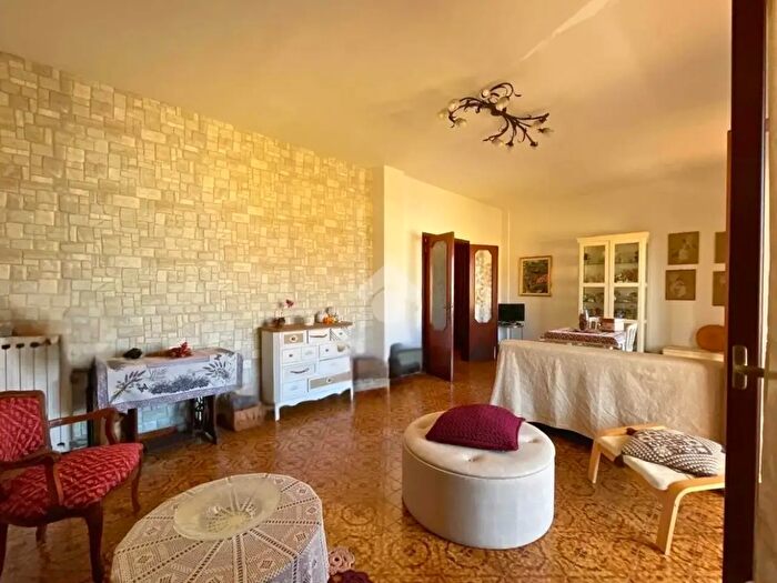 Appartamento con 5 locali in vendita in Via Leonida Flascassovitti, Nardo