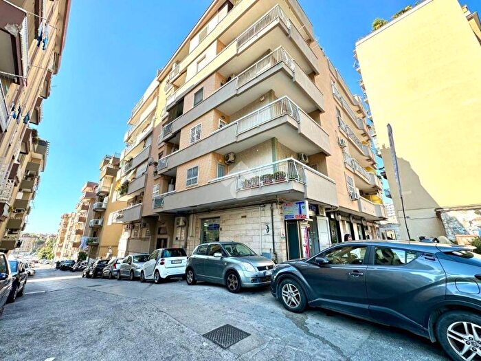 Appartamento trilocale in vendita in Via Nicola Romeo, Fuorigrotta, Napoli