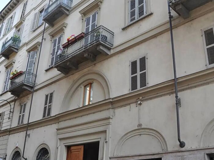 Appartamento trilocale in affitto in Via Maria Vittoria, Torino