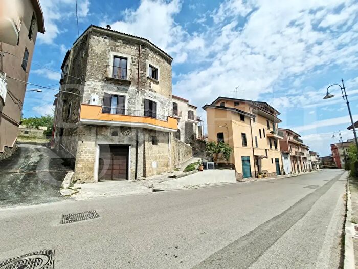 Casa con 5 locali in vendita in Marzano Appio Snc, Marzano Appio