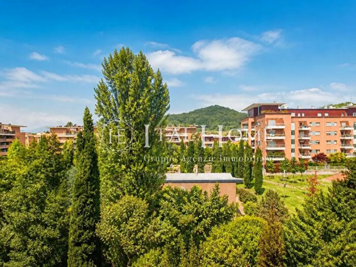Appartamento quadrilocale in vendita in Via Radini Tedeschi, Bergamo