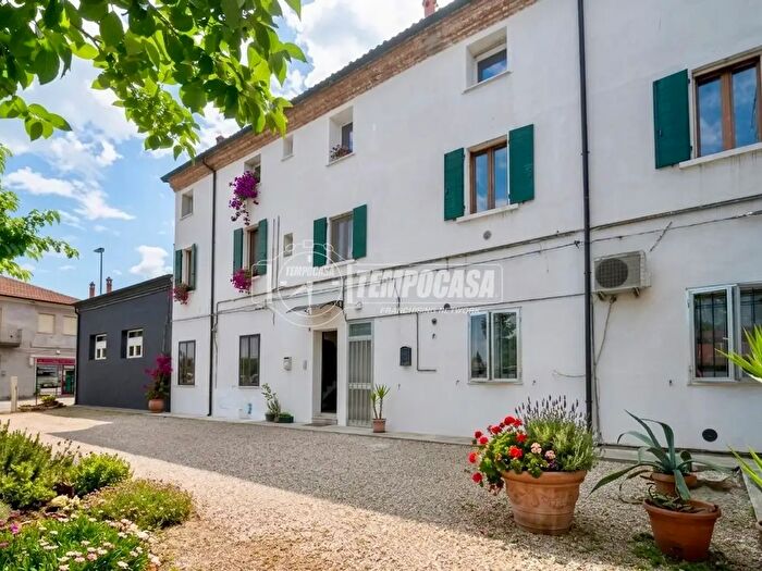 Appartamento con 6 locali in vendita in Via Pioppa, Ferrara