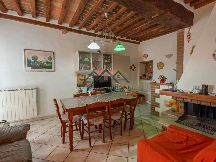 Casa con 6 locali in vendita in Volterra