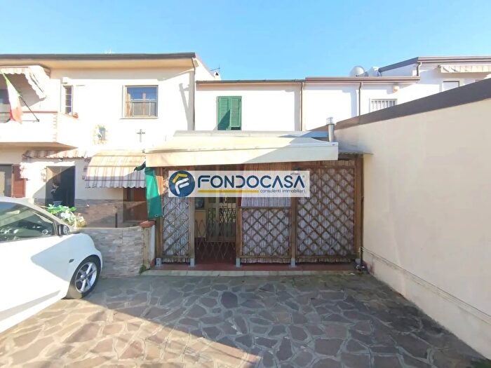 Casa trilocale in vendita in Via La Rondine, Viareggio