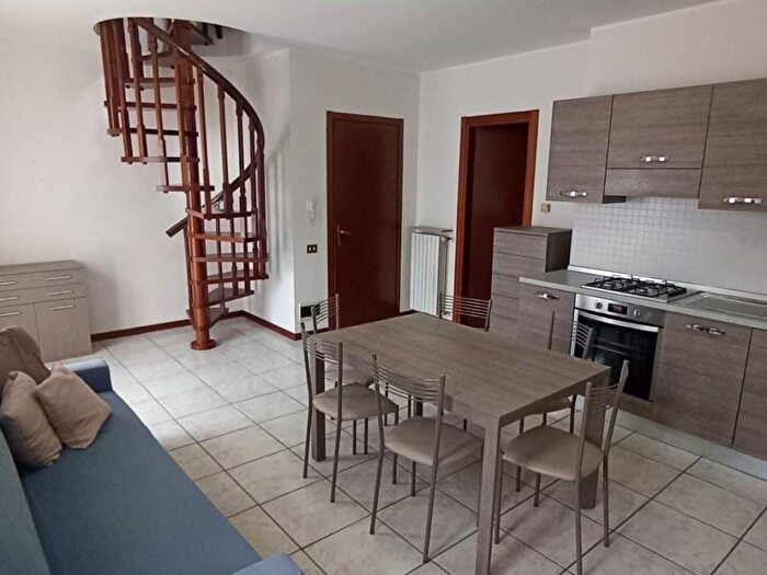 Appartamento trilocale in affitto in Via Varesina, Camerlata Rebbio, Como