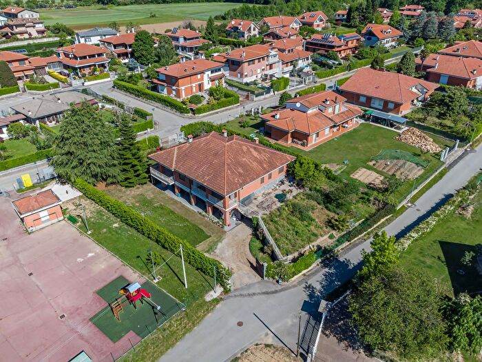 Casa con 14 locali in vendita in Viale Paradiso, Rivarossa