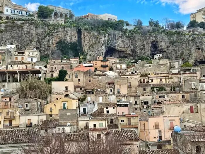 Appartamento con 7 locali in vendita in Modica