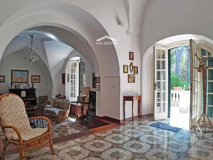 Casa con 9 locali in vendita in Santa Caterina, Nardo