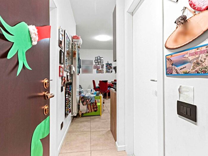 Appartamento trilocale in affitto in Via Modica, Famagosta, Milano