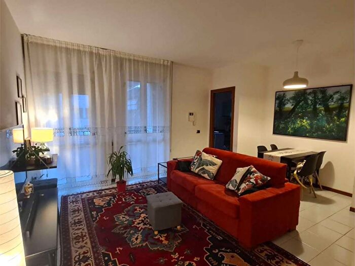 Appartamento bilocale in affitto in Via Leoni, Como Sole, Como