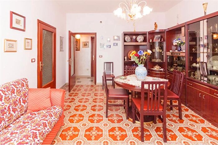 Appartamento con 6 locali in vendita in Via M Bonanno, Siracusa