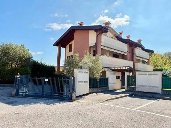 Appartamento trilocale in vendita in Via Carlo Porta, Olgiate Molgora