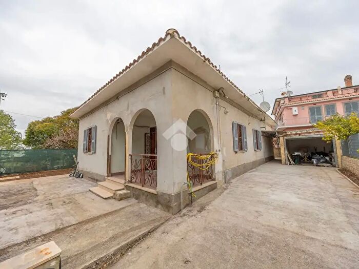 Casa trilocale in vendita in Via Torrebruna, Roma