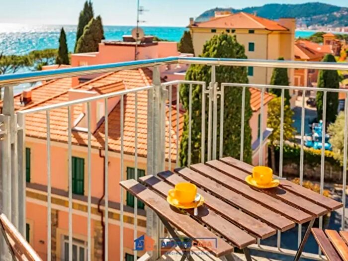 Appartamento quadrilocale in affitto in Via Amerigo Vespucci, Alassio