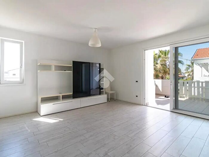 Appartamento trilocale in vendita in Via Vincenzo Monti, Jesolo