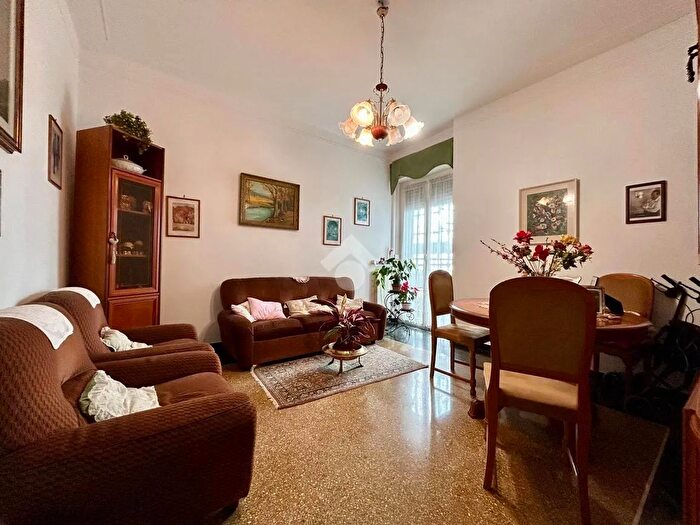 Appartamento con 5 locali in vendita in Via Laviosa, Genova